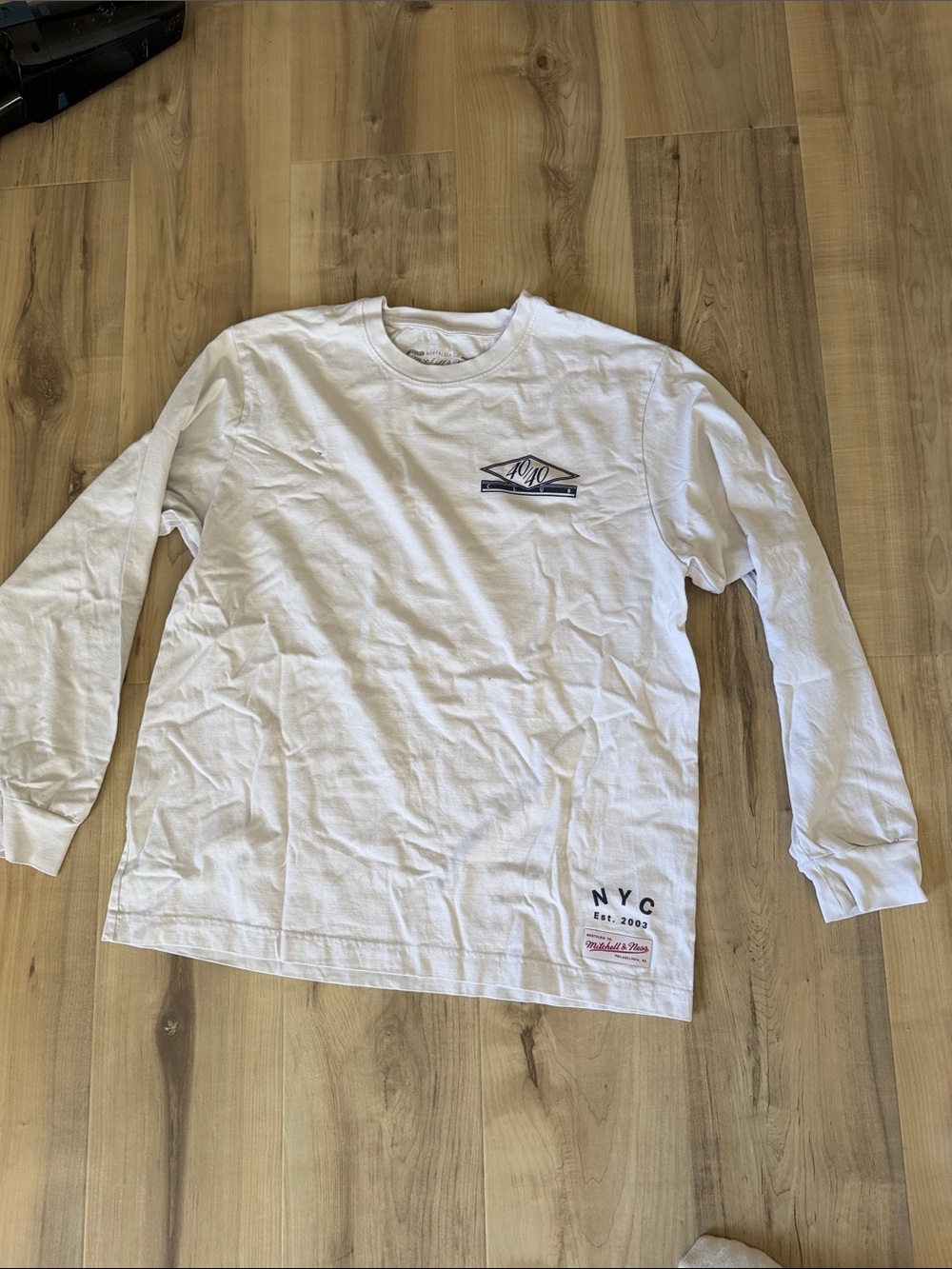 Size large white Mitchell & Ness long sleeve tee